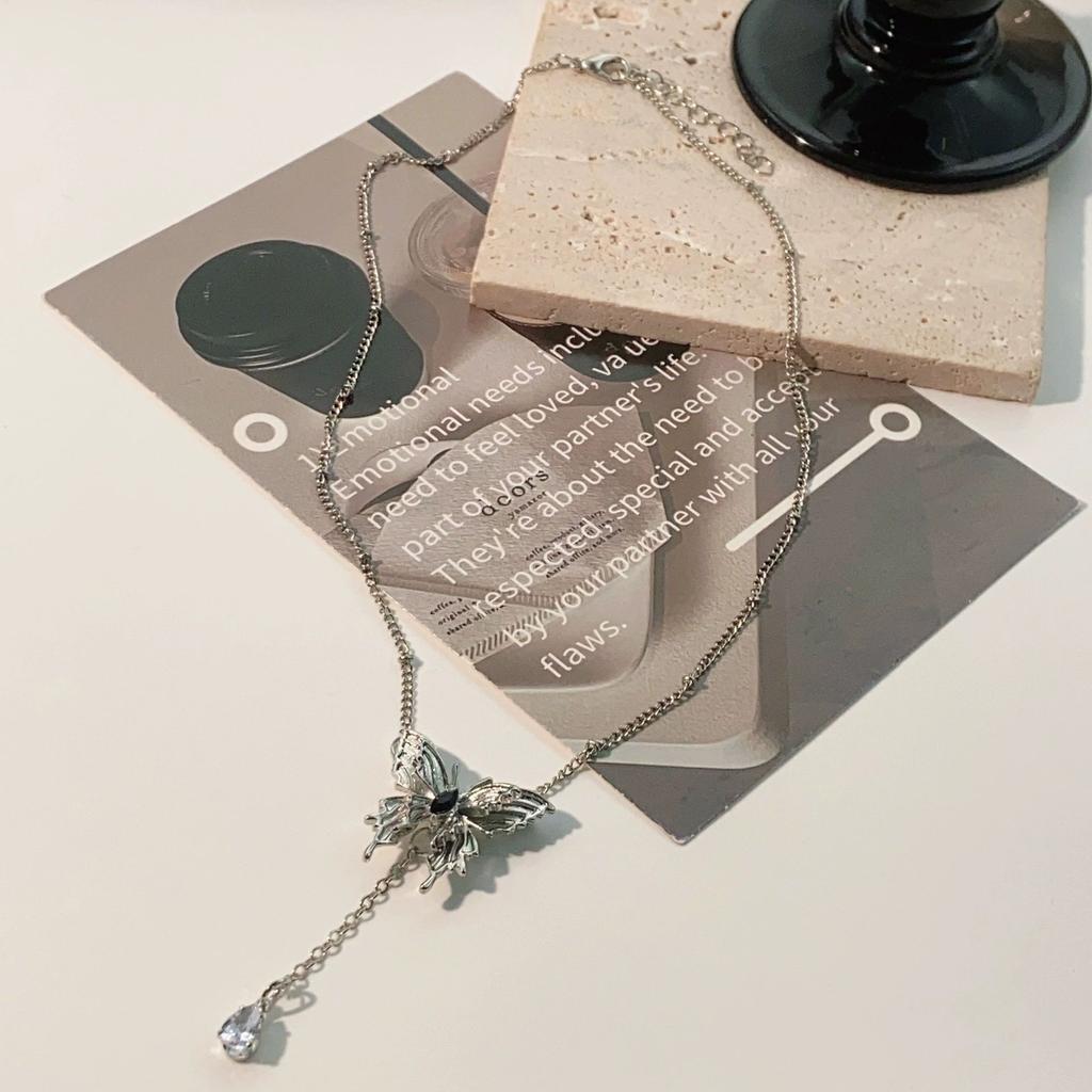 Three-dimensional Butterfly Exquisite Fringed Necklace Female Sweet Cool Niche Creative Collarbone Chain Fashionable High-end Chain Accessories Female