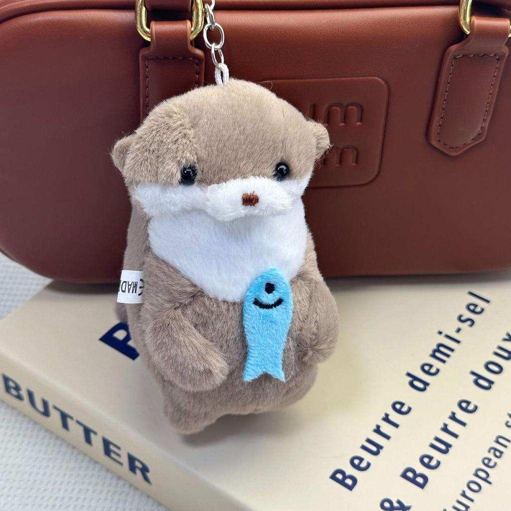 Mignonne Petite Loutre Étreignant Poisson Peluche Poupée Pendentif Poupée Cadeau Cadeau Cœur de Petite Fille Porte-clés Pendentif Cadeau Créatif