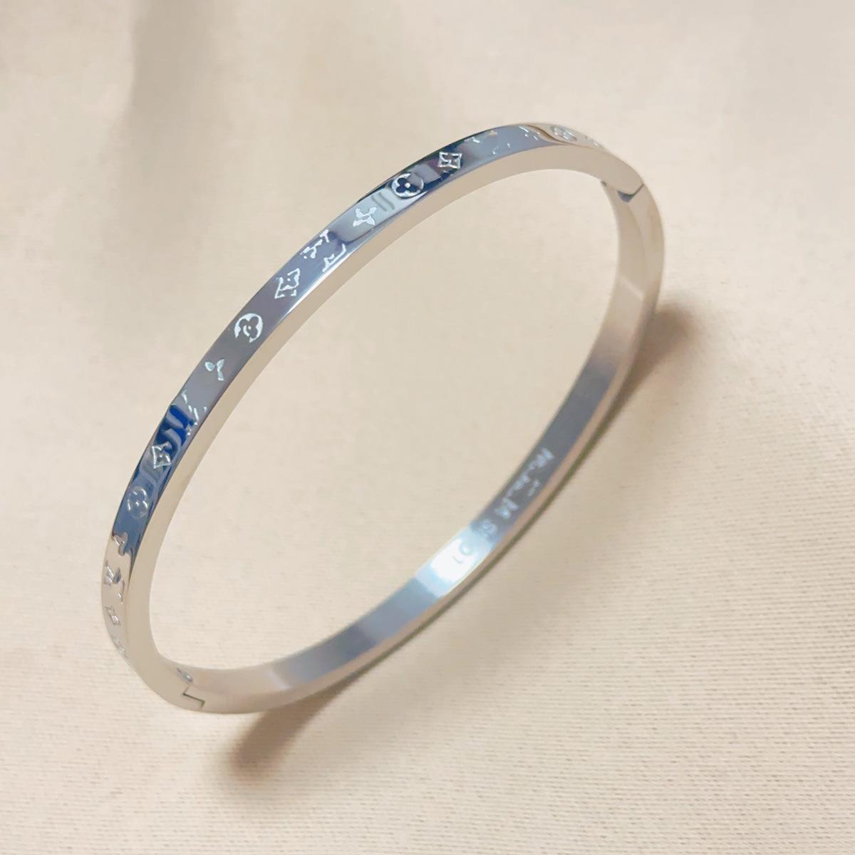 

2026 Печатный браслет Осел Тонкая версия Женский Простой Модный Не выцветающий Трехцветный Браслет 18CM