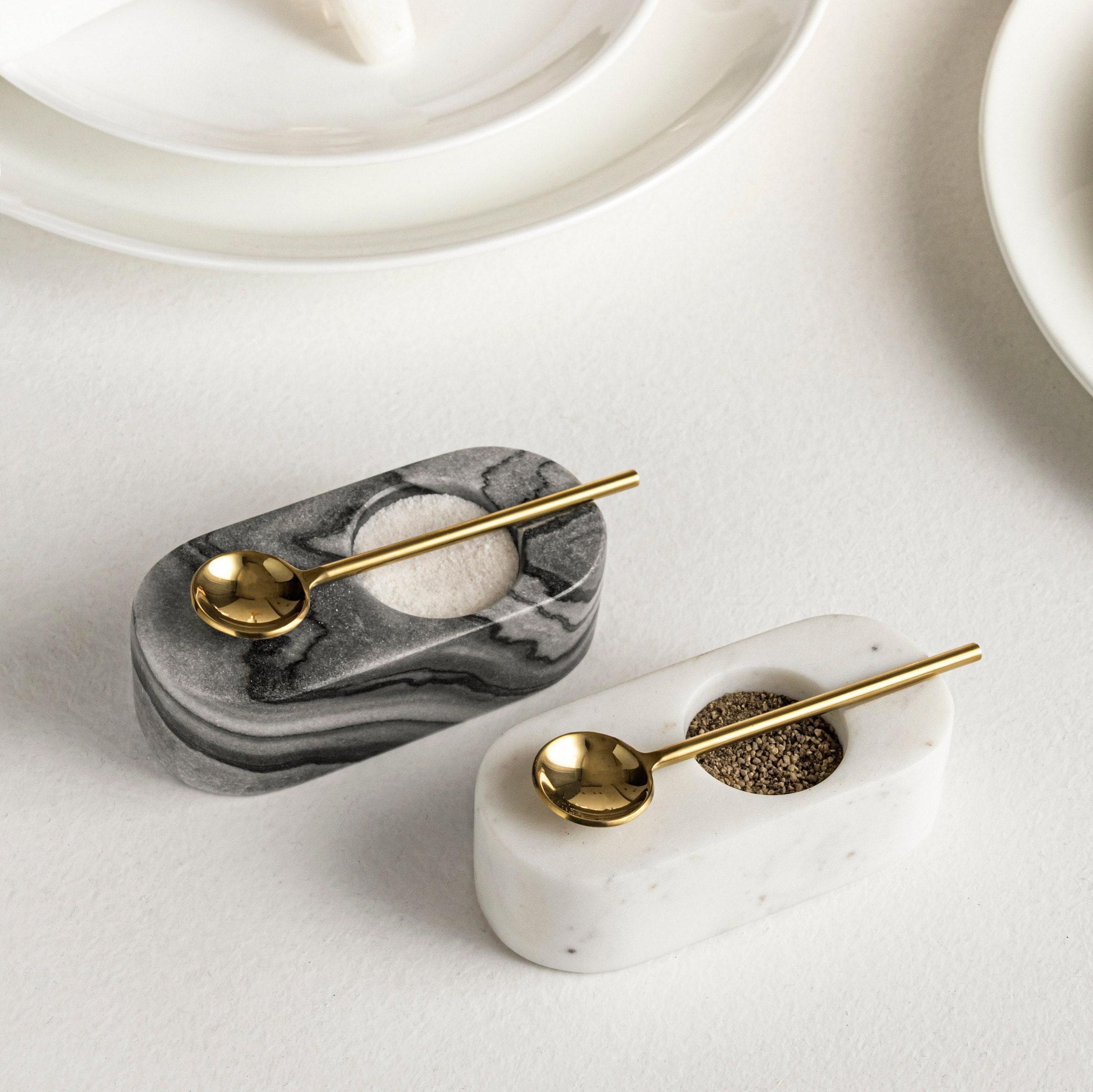 

Marble Salt and Pepper Bowls with Brass Spoons - Kitchen Decor (Set of 2) чорний/білий