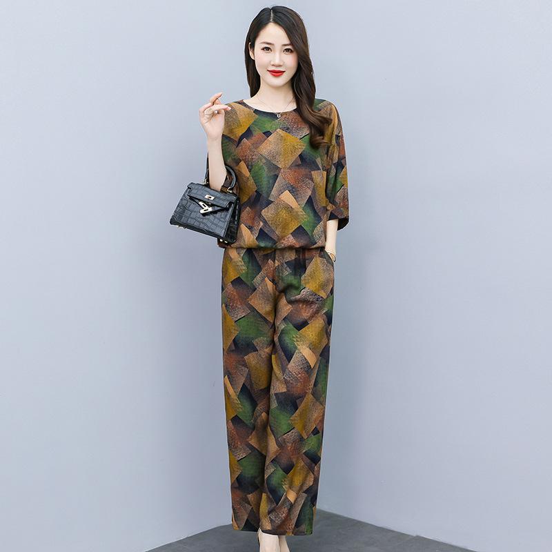 Retro Printed Wide-Leg Pants & Mid-Sleeve Round Neck Top - Elegant Two-Piece Set for Mothers