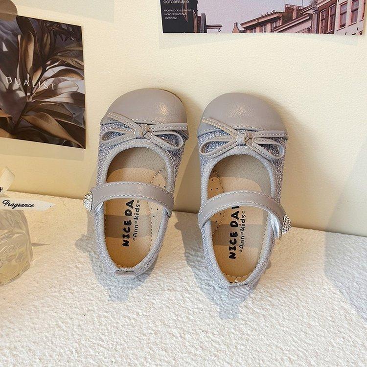 Girls' Korean version of versatile princess shoes 2025 spring and autumn new Velcro light mouth small leather shoes medium children soft sole sing