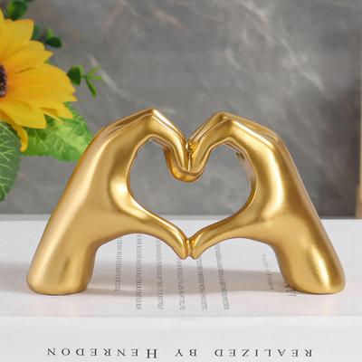 Resin Heart-shaped Hand Gesture Sculpture, Nordic Craft Sculpture, Home Decoration and Office Desktop Decorative Figurine