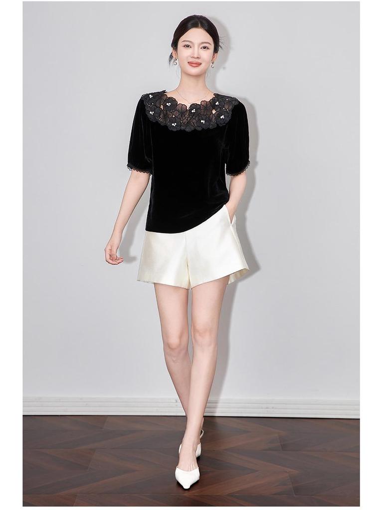 Wysokiej jakości jedwabny aksamitny top z kwiatowym haftem i koralikami, z krótkim rękawem i okrągłym dekoltem - Letnia elegancja dla kobiet