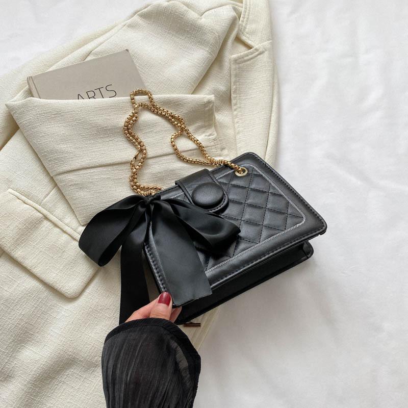 

Осенняя шелковая сумка-шарф женская 2025 новая модная модная сумка с ромбовидной цепочкой текстурная сумка на плечо под мышку сумка-мессенджер чёрный