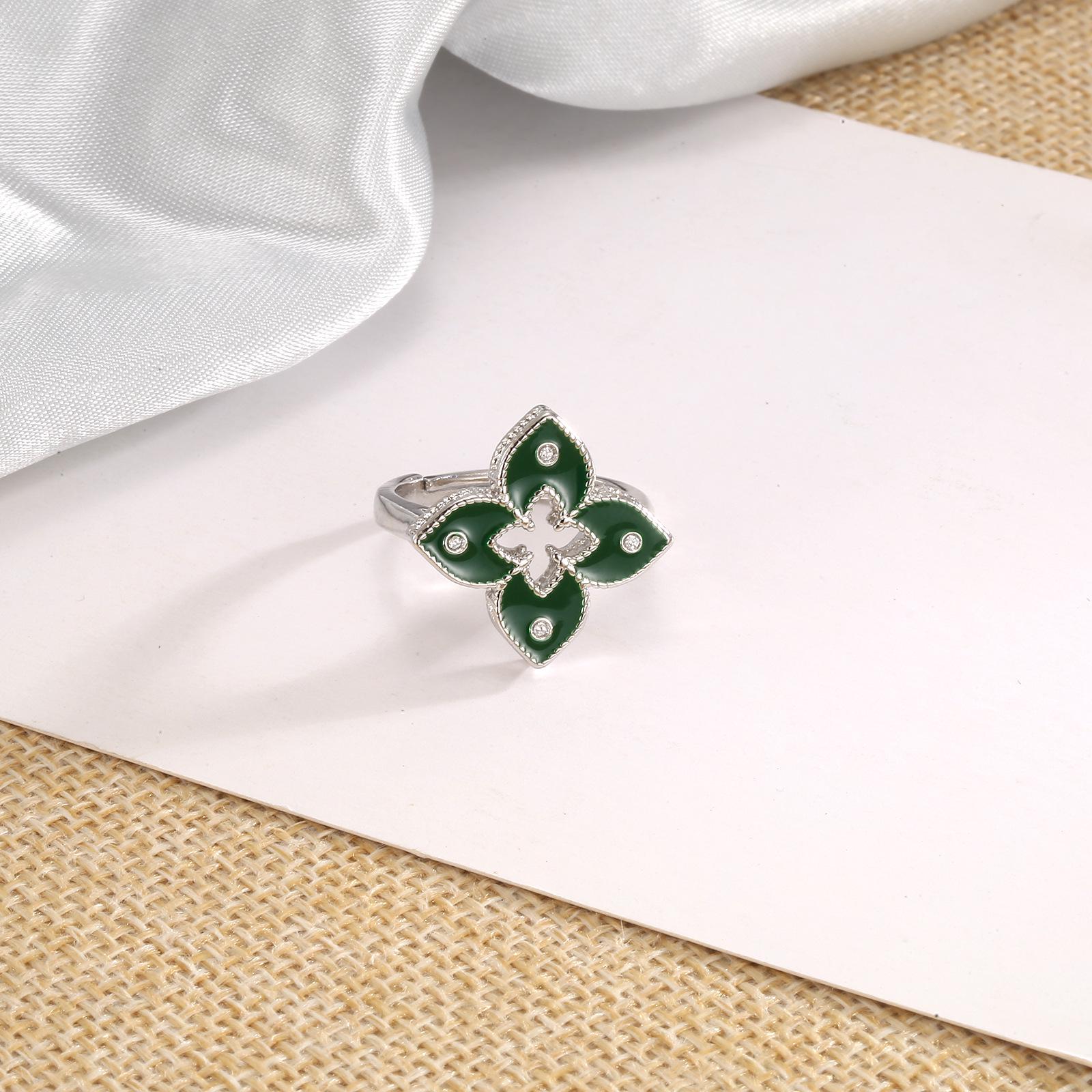 

Кольцо 2025 Luxe с ажурным четырехлистным клевером