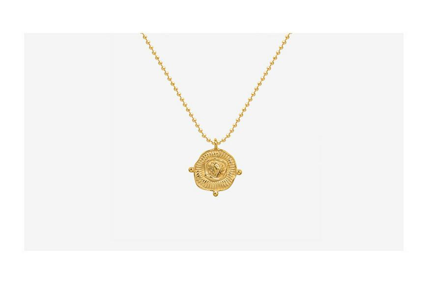 European Style Geometric Pendant Necklace for Women, 18K Gold-Plated Titanium Steel, Simple and Elegant Design.