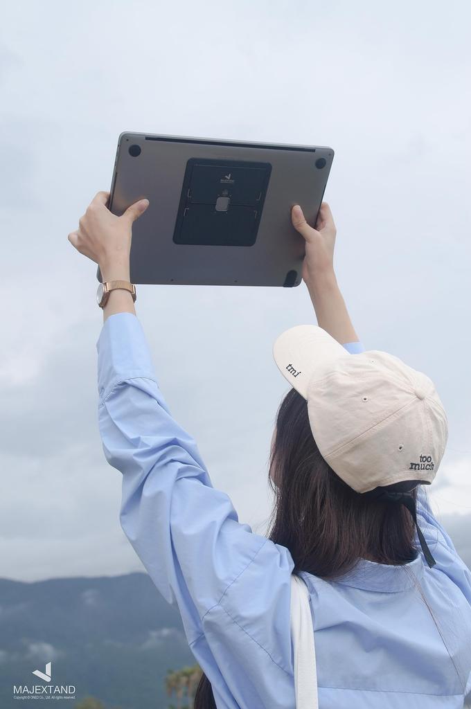 MAJEXTAND Papierdünner MacBook-Ständer, Laptop-Riser, schmaler tragbarer ergonomischer Belüftungsständer, 6 höhenverstellbare Stufen von bis, kompatibel mit Laptops