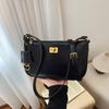Small bag women's autumn and winter versatile new retro messenger bag simple shoulder armpit bag