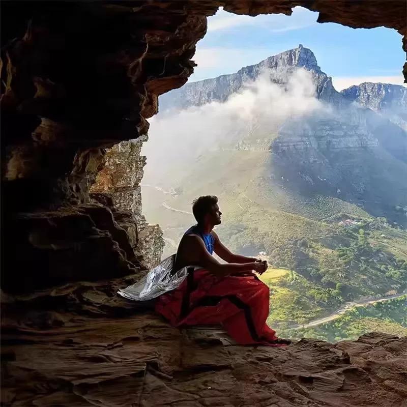 Портативний водонепроникний спальний мішок для виживання в надзвичайних ситуаціях Відкритий Edc Кемпінгове спорядження Термічний мішок Набір для першої допомоги Майларова ковдра