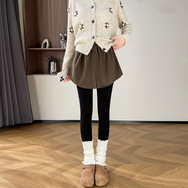 

Women s Spring/Autumn 2026 Woolen Shark-Style Layered Shorts with Butt Covering Design - Pair with Hoodie, Base Layer, Short Skirt, or Midi Skirt. S