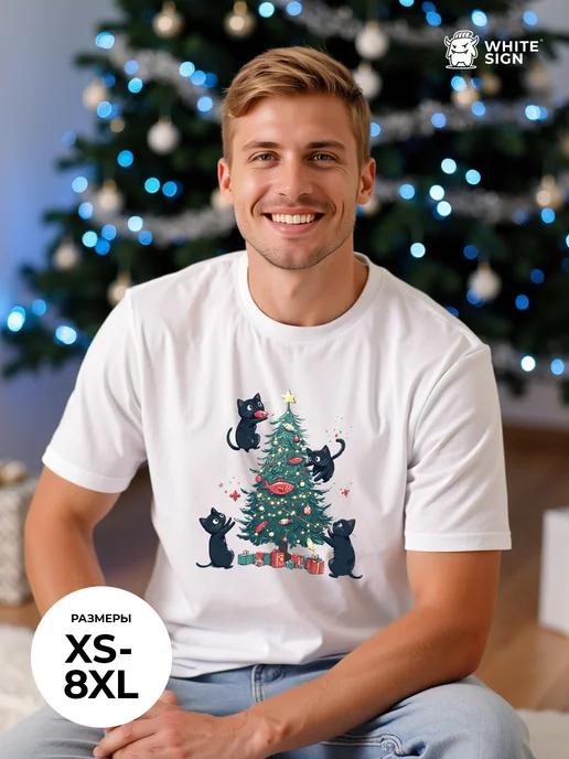 Oversized Christmas T-shirt: Kittens Decorating the Tree XL