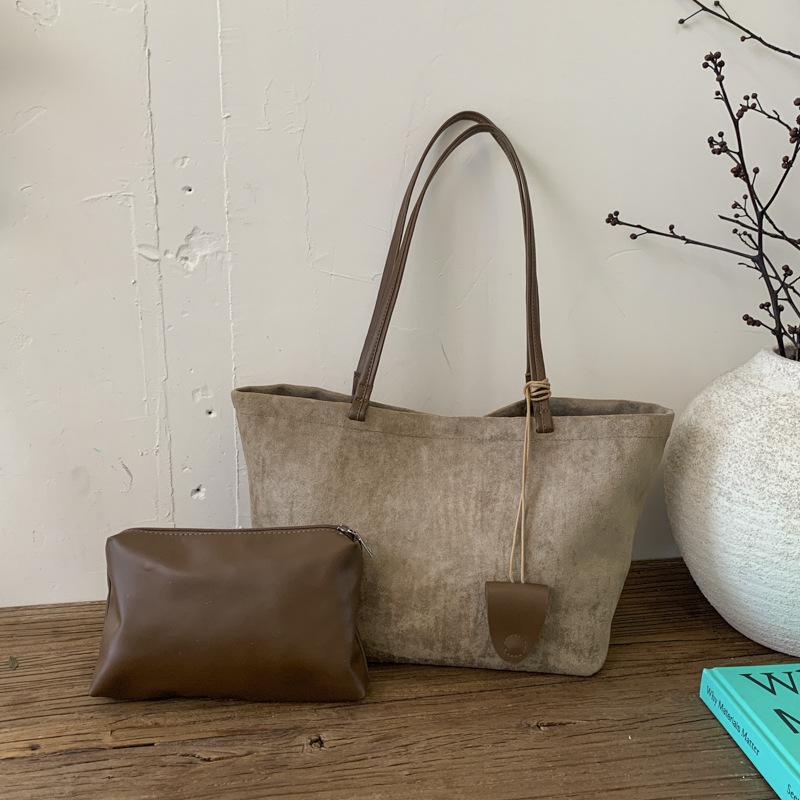 

Ретро замшевая сумка женская осенне-зимняя новая сумка через плечо для通勤, повседневная хаки