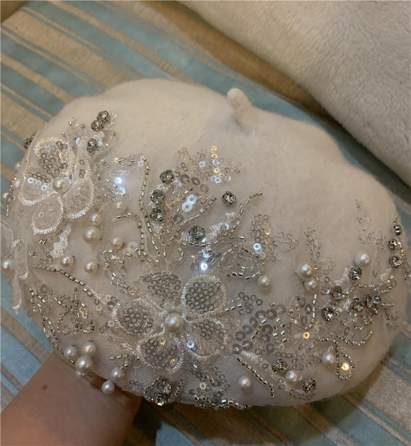 

Ins Chic Winter Незалежний дизайн з паєтками, квіткою, перлинним мереживом, рожевим вовняним жіночим беретом head size 57cm