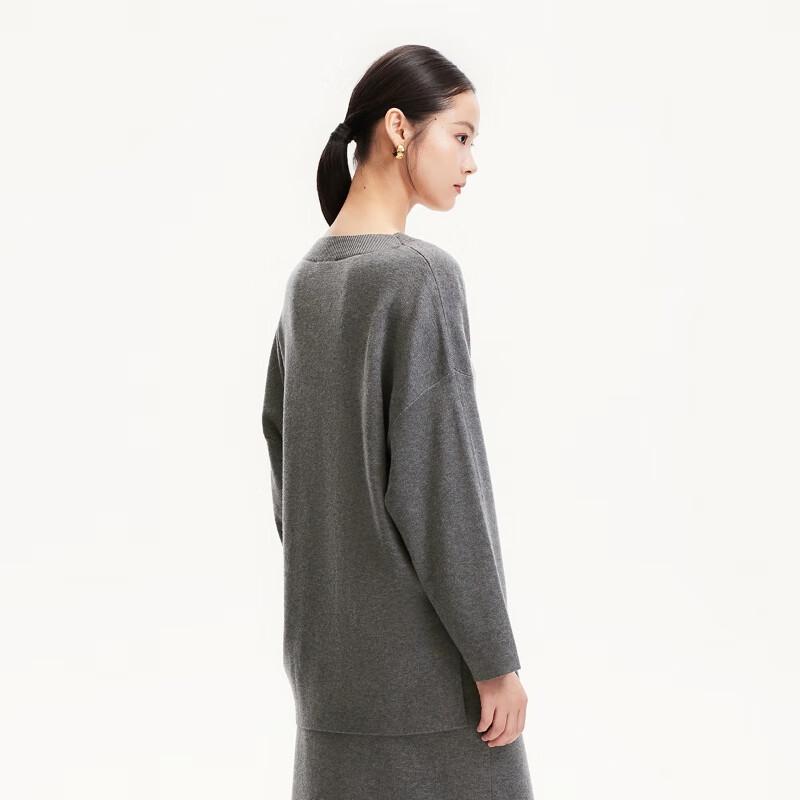 VEROMODA Women's V-Neck Slit Hem Knit Sweater