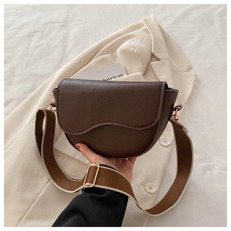 Urban Minimalist Shoulder Bag Women s Bag 2024 Winter New Single Shoulder Diagonal Crossbody Bag Armpit Bag Black кофейный
