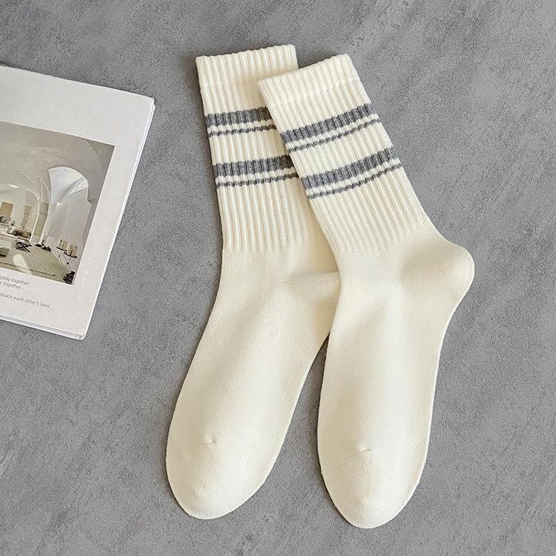 Herren Frühling und Herbst Gestreifte Stickerei Vielseitige Sport Schweißabsorbierend Nahtlose Tube Baumwollsocken