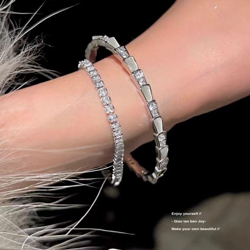 Fritillary spirit snake bracelet flash diamond texture bracelet big name gemstone light luxury opening silver
