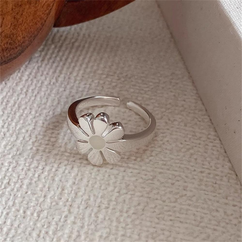 Korean flower daisy ring female simple index finger ring design personalized ring tide