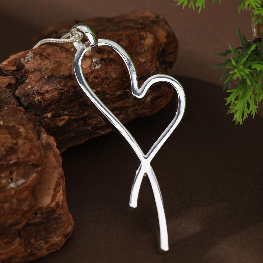 Nouveau collier long amour éternel brillant, pendentif long haut de gamme en forme de cœur simple et polyvalent pour femmes