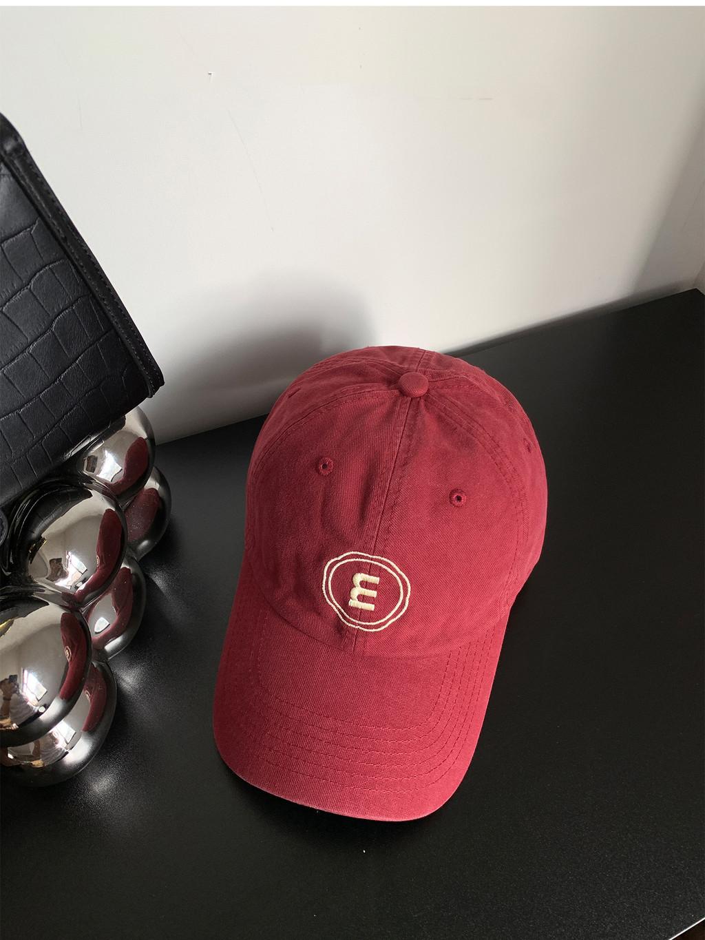 Повседневная хлопковая бейсболка с широким козырьком и регулируемой посадкой красный