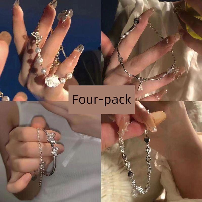 

Браслет Камелия Женский 2025 Новое поступление Красивый Студенческая вечеринка Легкая роскошь Меньшинство Изысканный Браслет для подруг Украшение Hot four-piece set