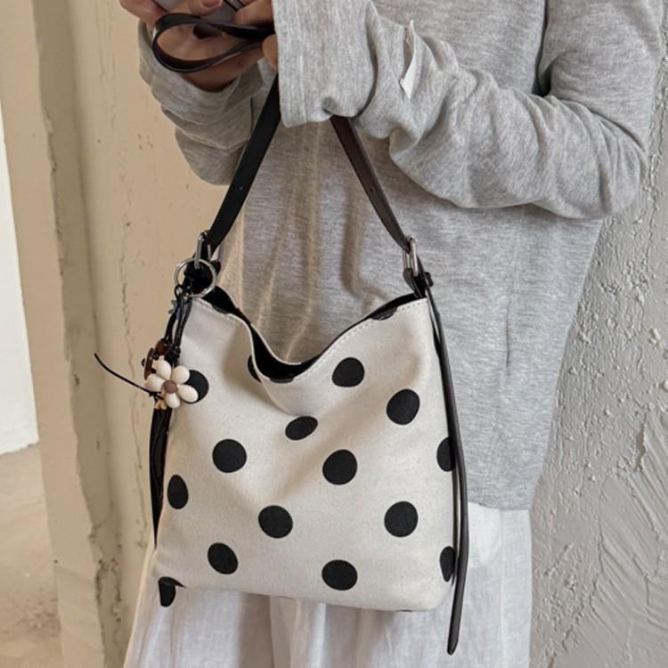 Korean New Super Fire Polka Dot Bag Women'S Versatile Shoulder Underarm Bag Large Capacity Simple Commuter Bucket Bag