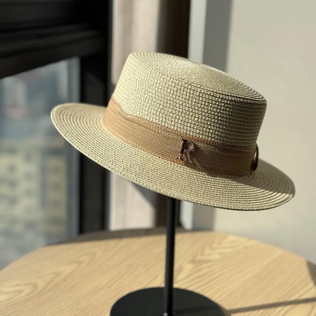 Retro Hepburn-style straw hat for women, suitable for summer outings and vacations at the seaside, beach sun protection hat, vintage flat-brimmed