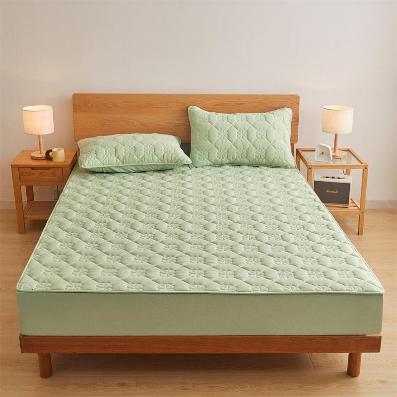 Class A Quilted Waterproof Cotton Mattress Protector - Breathable, Skin-friendly, Non-slip, Anti-stain, Urine-proof, Machine Washable.
