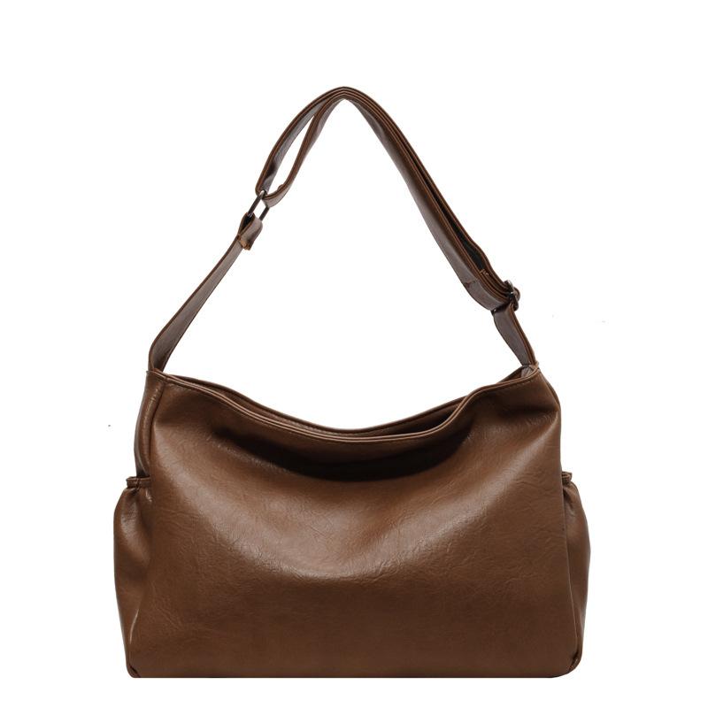 Stylish and simple tote bag large capacity soft leather casual versatile shoulder bag retro commuter messenger bag
