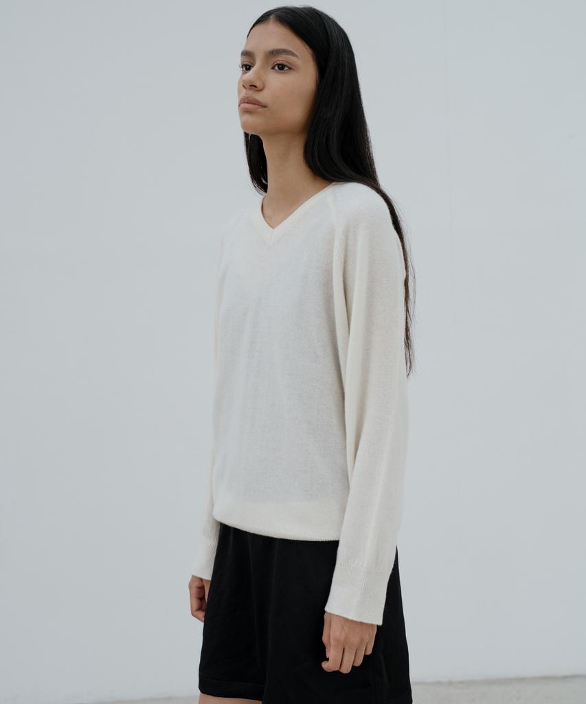 DENOAH Para V-Neck Pullover (Ivory)