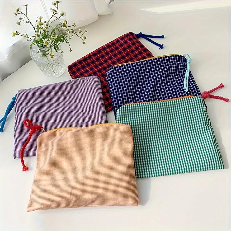 Hot Sale Women Plaid Makeup Bag Large Capacity Cotton Zipper Pouch Purse Travel Makeup Bag Portable Simple Pouch Cosmetic Bag