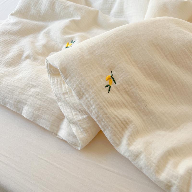 Pure Cotton Wrinkle Gauze Quilts Summer Plain Embroidered Bear Comforter Double Couple Bed Quilts Air Conditioning Cool Quilt