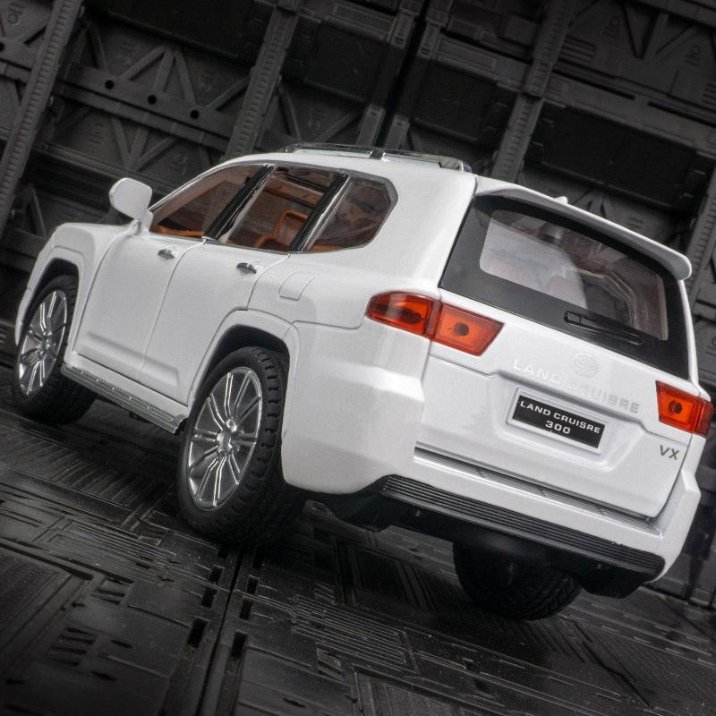 1/24 Toyota LAND CRUISER LC300 Alloy Car Model Diecast Metal Toy Off-road Vehicle Car Model Simulation Gift