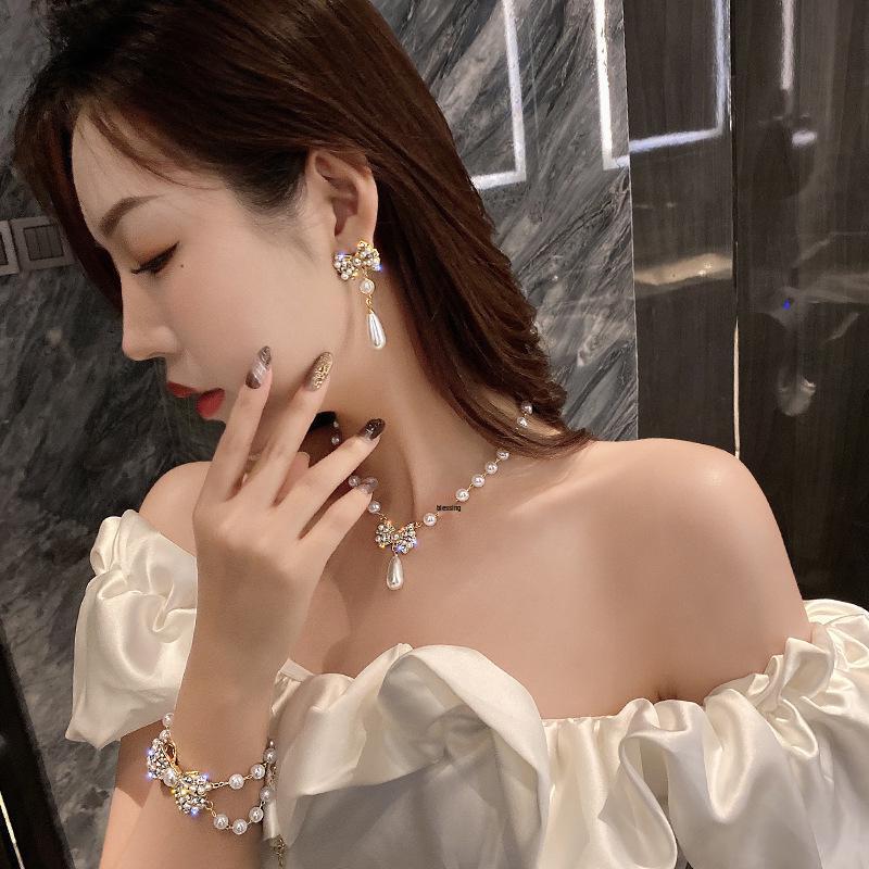 2023 Pearl Choker Necklace: Elegant Women's Clavicle Chain for European & American Styles