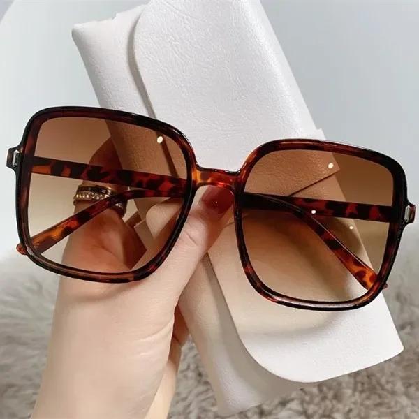 Trendy Square Sunglasses for Women Men Gradient Lenses Retro Unisex Shades Fashion Black Oculos De Sol