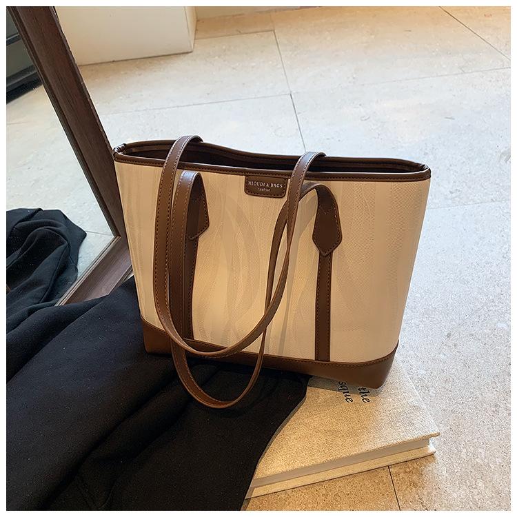 

Велика жіноча сумка на плечі з універсальною текстурою 2024 року, нова популярна модна студентська сумка великої місткості, дорожня сумка