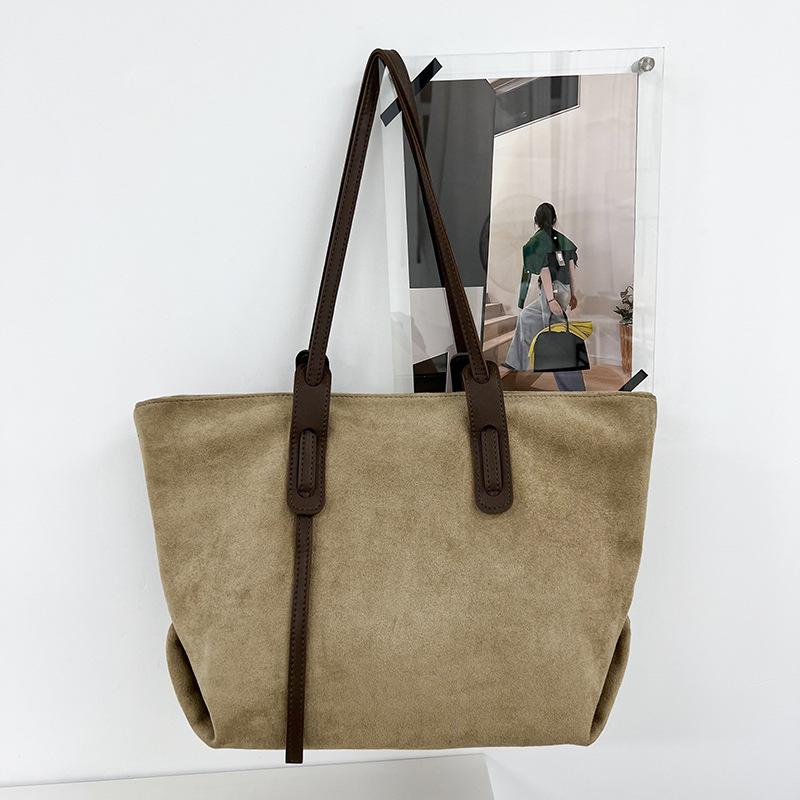 

Сумка большой вместимости высокой ценности женская осенне-зимняя новая ретро универсальная сумка-тоут для поездок на работу и через плечо коричневый