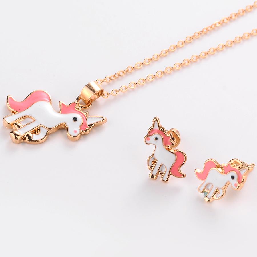 European and American Style Unicorn Bee Cat Necklace Set