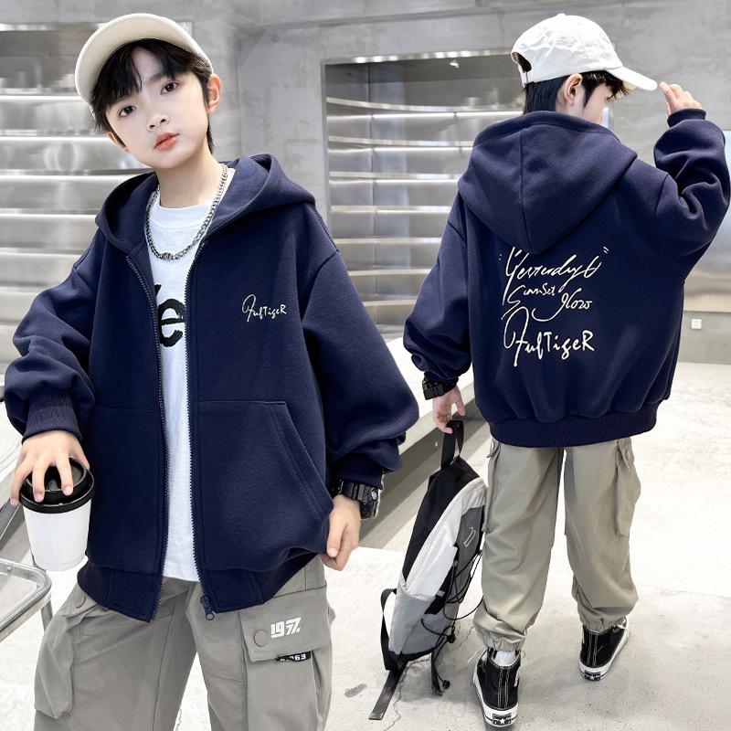 Chłopięca bluza rozpinana z kapturem - Kolekcja Jesień/Zima 2025