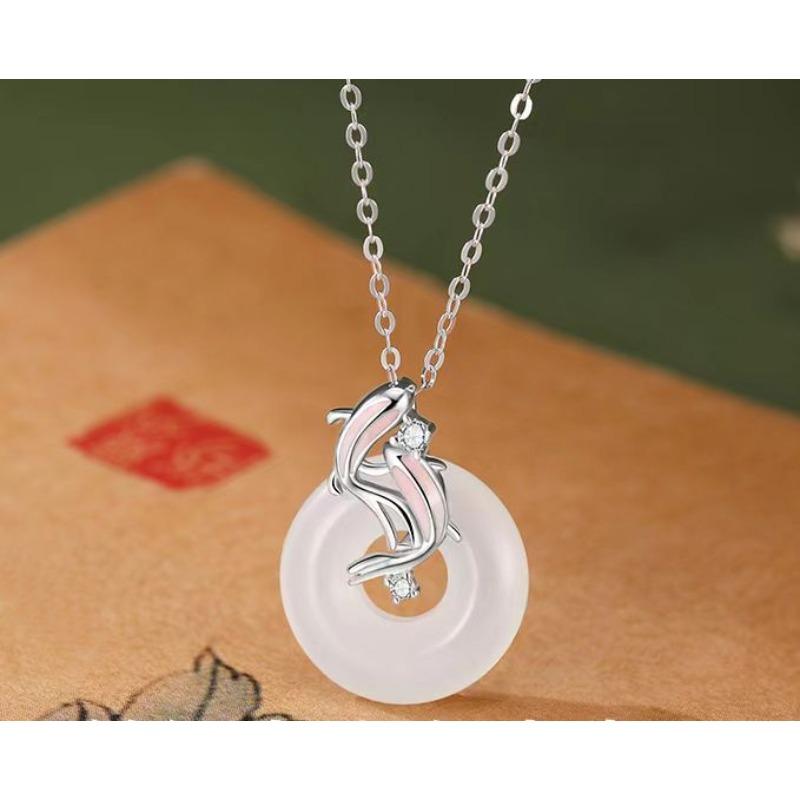 

Ожерелье с подвеской Koi Peaceful Quiet для женщин, легкое, роскошное, нишевое, дизайн, подарок на день рождения студента ко Дню святого Валентина