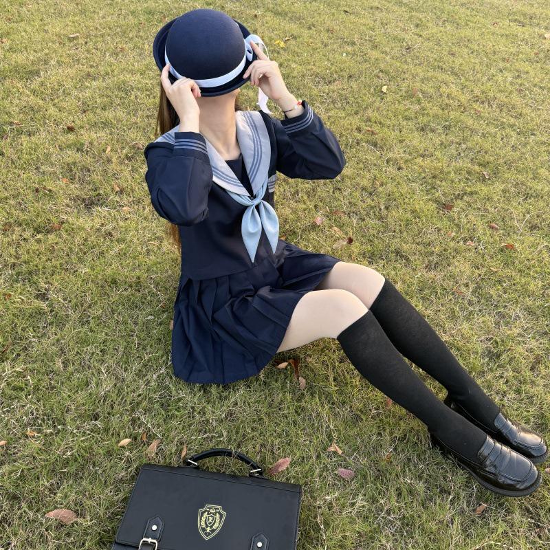 Set Uniforme da Marinaretta Giapponese Stile Accademico con Colletto Grigio e Bordo Blu Navy a Tre Linee