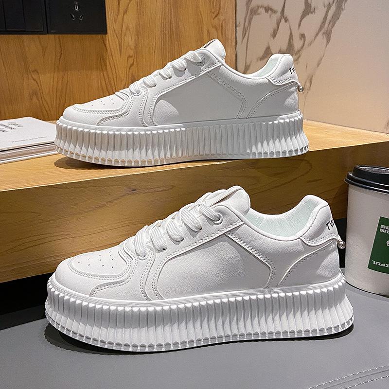 

Новые стильные маленькие белые туфли, женские корейские версии, студенческие кроссовки для бега, женские повседневные туфли на толстой подошве для печенья 40