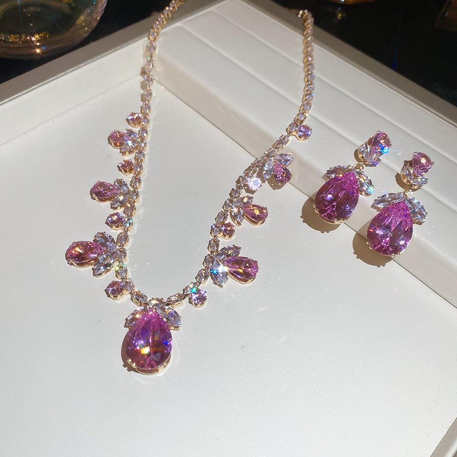 Sada čtvercových náušnic s kamínky a náhrdelníku: Elegantní, Luxusní a Všestranný Choker Šperk