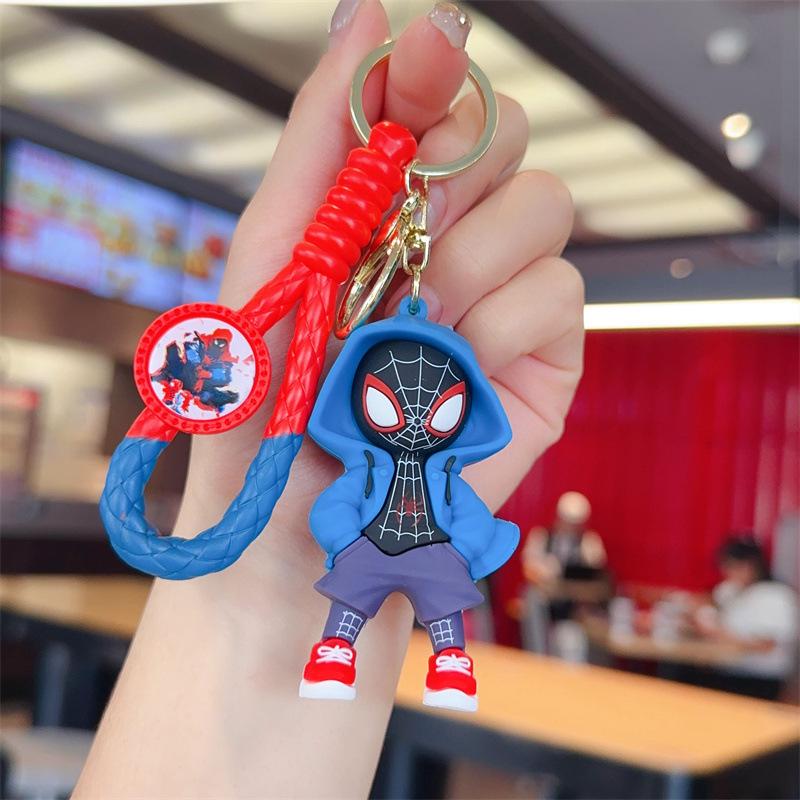 Spider-Man 3D Figurine Keychain Pendant Ornament – Classic Trendy Cosplay Gift for Couples