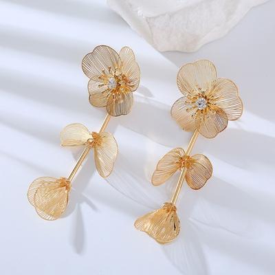 1 par de brincos femininos pendurados em formato de pétala de orelha flor strass polido decoração liga