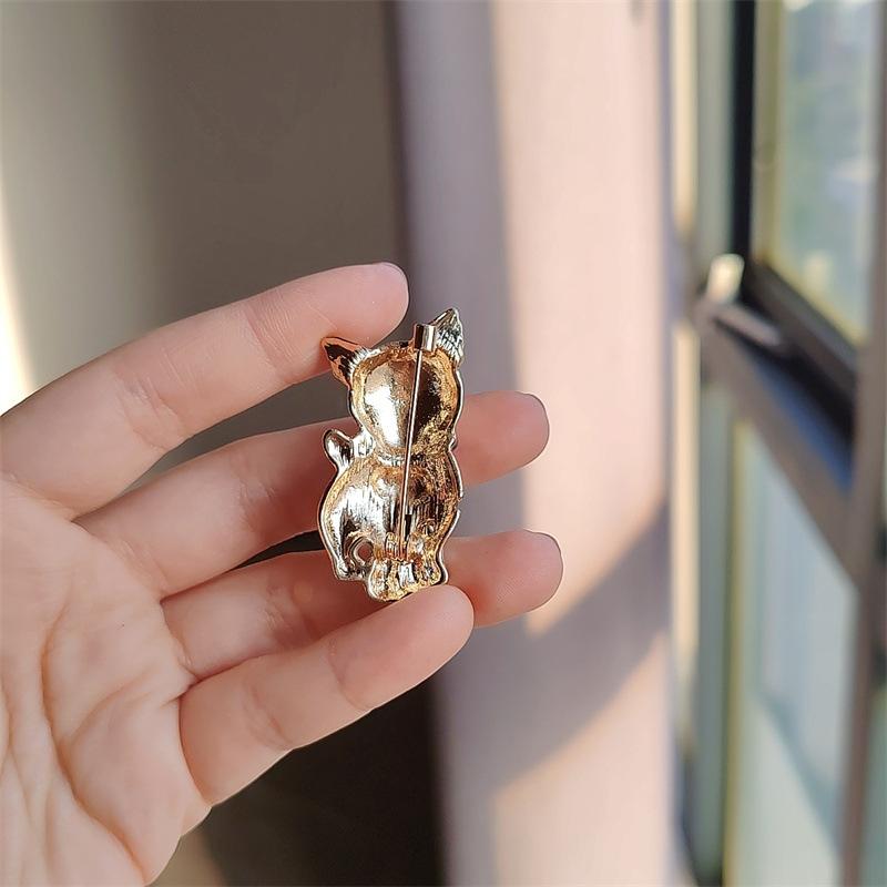 Cute Luxury Enamel Cat Brooches for Women Fashion Rhinestone Elegant Kitty Brooch Pin Crystal Animal Pins Jewelry Accessories