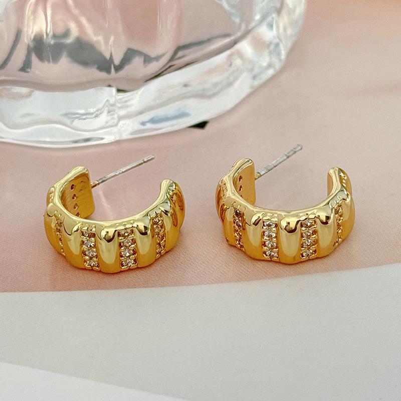 925 Silver Zircon C-Shaped Women's Fashion Earrings: Retro Light Luxury Design