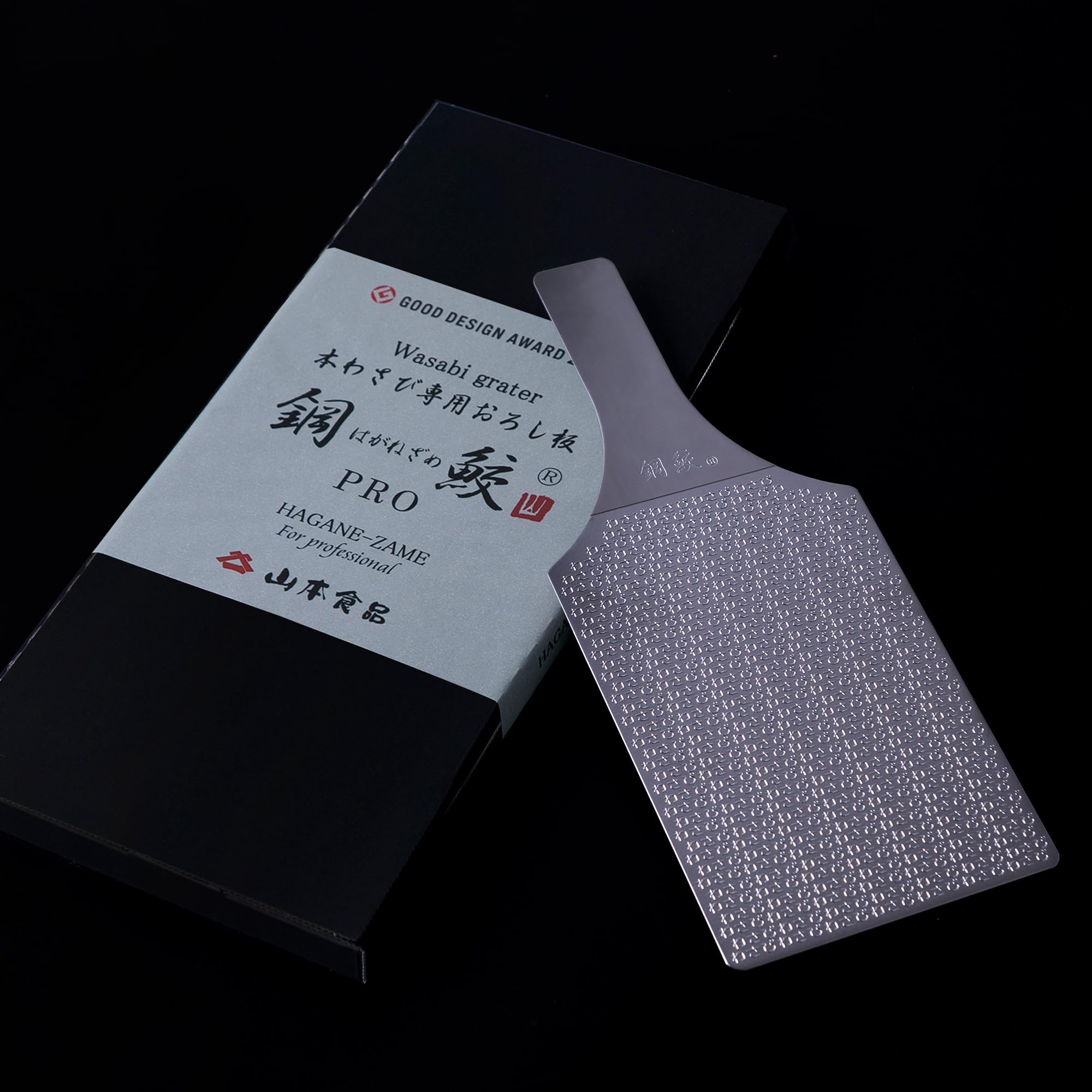 Hagane Pro Wasabi, победитель премии Good Design Award 2018 и золотой призер Omotenashi Selection 2020. Обновленная терка, победитель. 2026.