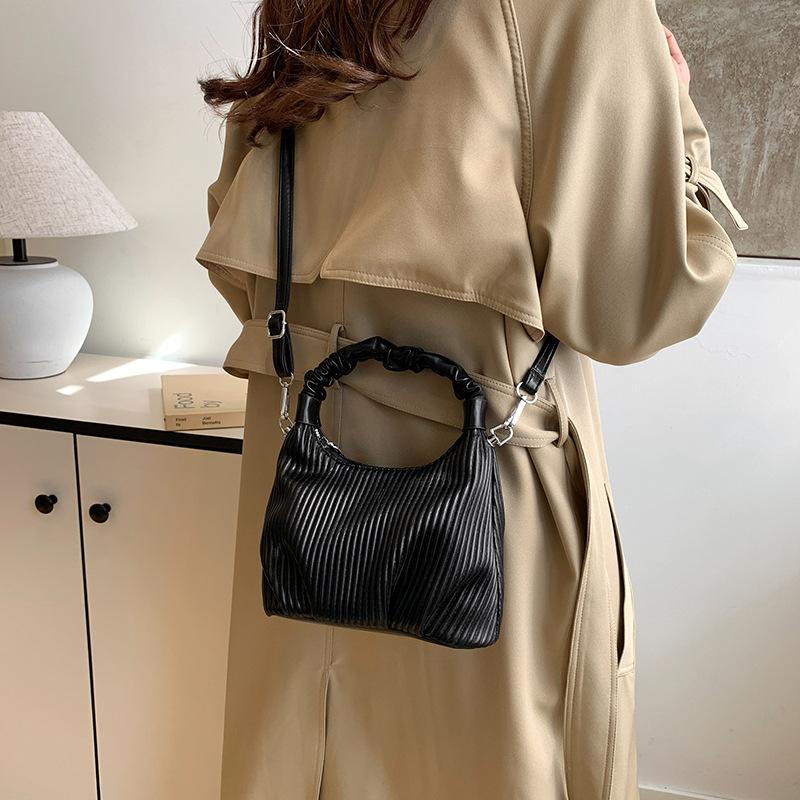 Niche personality pleated striped portable small bag women's fashion versatile underarm bag 2025 autumn and winter simple shoulder bag